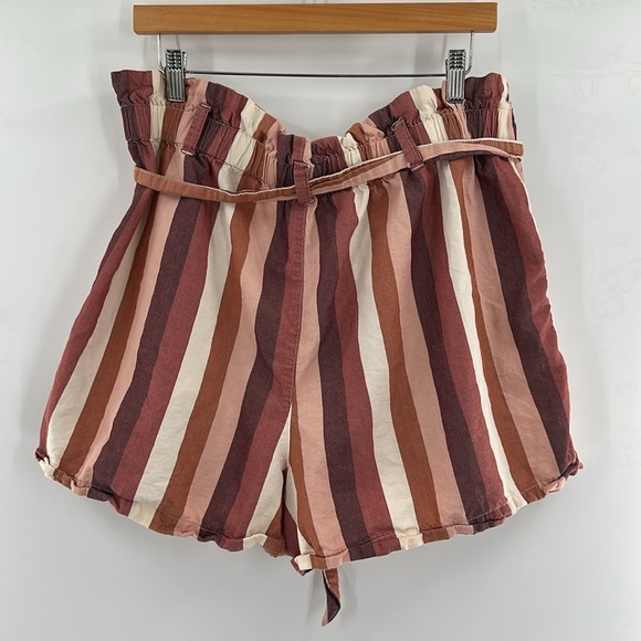 Madewell Paperbag Shorts in Rainbow Stripe 14 - Picture 6 of 7